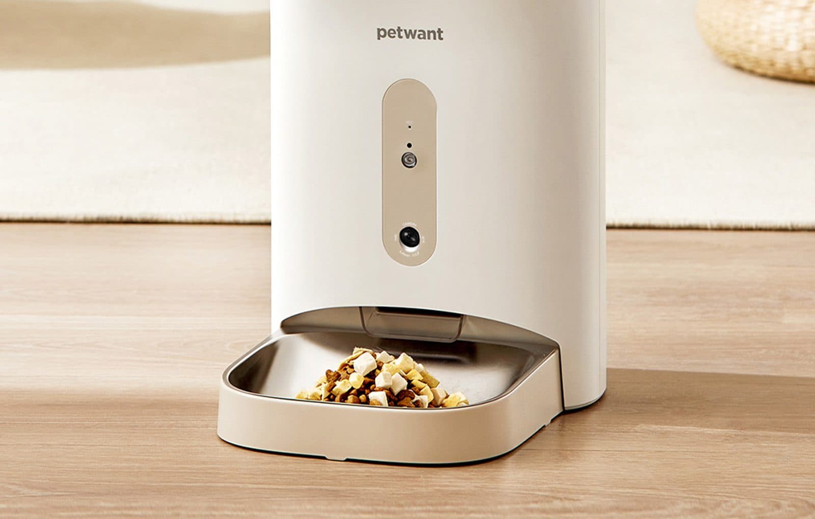 Petwant F11-C Smart feed dispenser met camera and microphone view 4